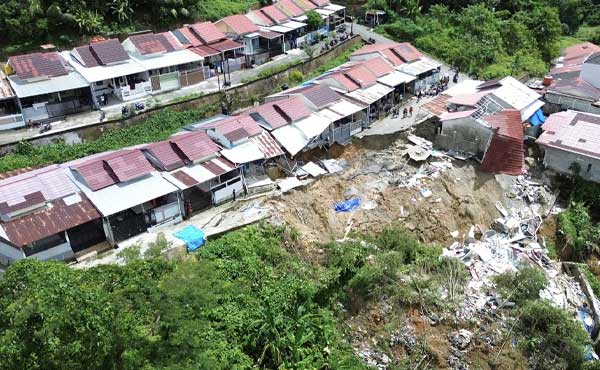 Walkot BW BTN Griya Hijau Ambon Longsor
