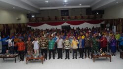 Tiba di Yapen, Gubernur Matius Fakhiri Hadiri Agenda Tatap Muka Bersama Pemda Yapen 3 bbb746aa b489 46ff 9e0a 3cad694a99a9