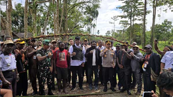 2 Kubu Konflik di Kwamki Narama Akhirnya Berdamai, Ada Pesan dan Harapan 3 2 Kubu Konflik Kawamki Narama Berdamai2