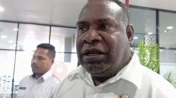 Dana Desa TA 2026 Sudah Proses Cair, DPMK Mimika Ungkap Alasan Terlambat 3 Abraham Kateyau Kadis DPMK Mimika jpg