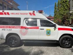 Dukung Pelayanan Kesehatan, Legislator Sase Bantu Distrik Fafurwar 1 Unit Ambulans