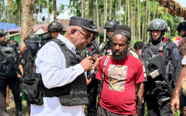 Bupati JR Perdamaian 2 Kubu Bertikai di Kwamki
