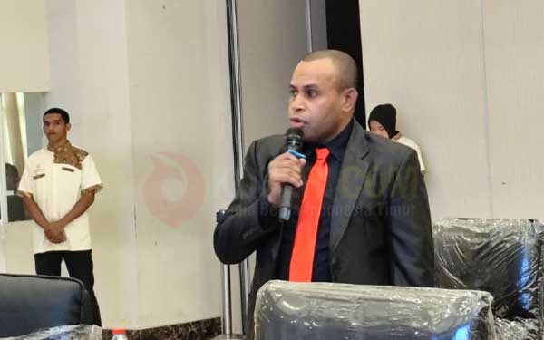 Interupsi Warnai Paripurna DPRP PBD, Aleg Minta Dokumen LHP LKPD 2025 Didistribusikan 1 Cartenz I.O. MalibelaS.IP Interupsi