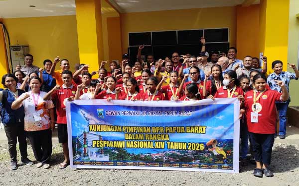 DPRP PB Tinjau Kesiapan Kontingen, Soroti Transportasi hingga Pelayanan Jelang Pesparawi 1 DPRP PB Kunjungi Kontingen3