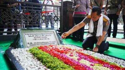 Sambut Hari Bhayangkara ke-80, Kapolri Ziarah Nasional ke Makam Para Presiden RI 13 IMG 20260620 WA0014