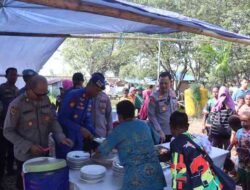 Sambut Hari Bhayangkara ke-80, Polresta Sorong Kota Tokok Sagu bersama Masyarakat Kokoda