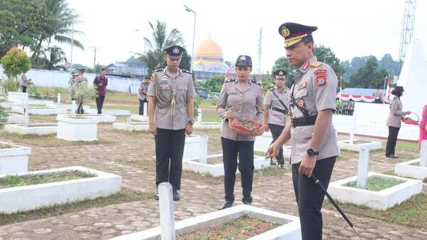 Kapolda PBD Pimpin Ziarah di TMP Peringati Hari Bhayangkara ke-80 1 IMG 20260624 WA0055