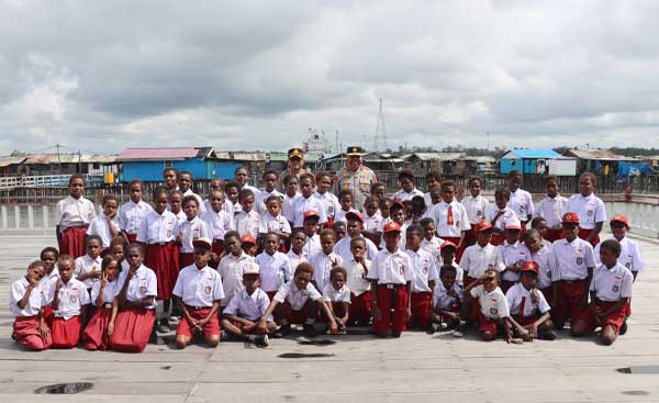 Kapolda Papua Tengah Penuhi Janji, Resmikan MCK Sekolah di Amamapare 2 Kapolda PT resmi MCK Sekolah di Amamapare2