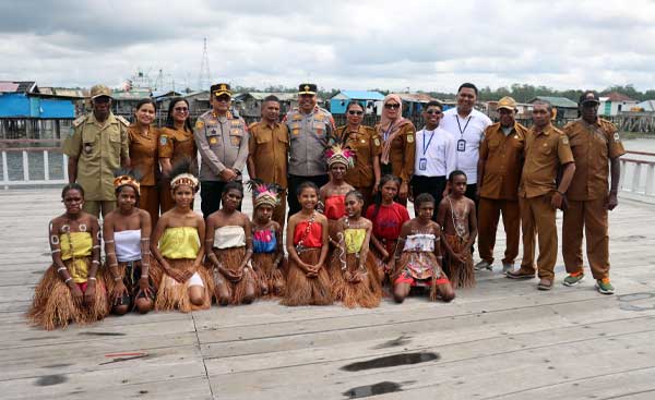Kapolda Papua Tengah Penuhi Janji, Resmikan MCK Sekolah di Amamapare 3 Kapolda PT resmi MCK Sekolah di Amamapare3