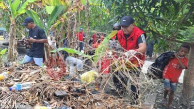 DPD PDIP Papua Bersama Warga Gotong Royong Bersihkan Kampung Yobeh 15 PDIP Papua Bersih2 di Kampung Yobeh