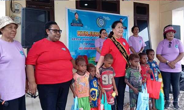 Bunda PAUD Motivasi Anak-anak Potowaiburu Rajin Sekolah, Tanamkan Mimpi Sejak Dini 1 PKK Mimika Kunker Potowaiburu