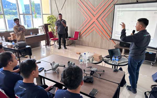 Tingkatkan Keandalan Layanan, 24 Pegawai PLN Ikuti Pelatihan-Sertifikasi Pilot Drone 2 PLN 24 Pegawai Pelatihan Pilot Drone2