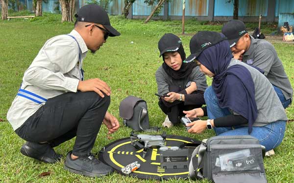Tingkatkan Keandalan Layanan, 24 Pegawai PLN Ikuti Pelatihan-Sertifikasi Pilot Drone 3 PLN 24 Pegawai Pelatihan Pilot Drone3
