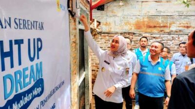 Donasi Pegawai PLN Sukses Sambung Listrik Gratis 44.317 Keluarga Prasejahtera se-Indonesia