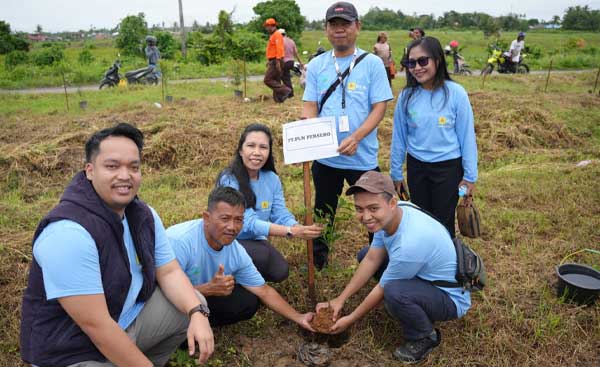 PLN Tanam 500 Bibit Pohon di Sorong