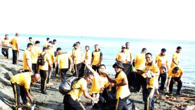 Polda PT Aksi Bersih Pantai Nabire