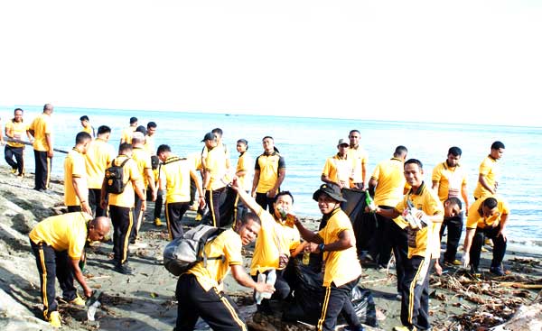 Polda PT Aksi Bersih Pantai Nabire