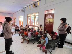 Hadir di Tengah Duka, Polwan Polres Biak Beri Trauma Healing ke Warga Terdampak