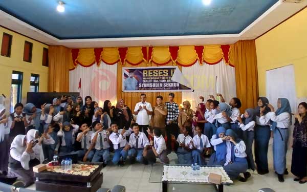Reses Bersama Siswa SMA Harmony School, Sase Sosialisasikan Program Papua Barat Cerdas 1 Sase Reses SMA Harmony Bintuni