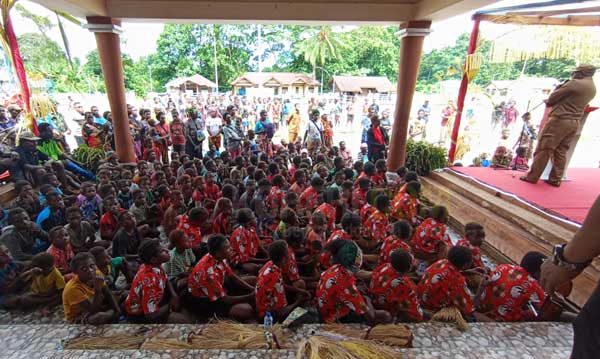 PKK Mimika Turun ke Potowaiburu: Perkuat Program Kampung-Lantik Pengurus Distrik 2 TP PKK Mimika kunker Distrik MTJ3