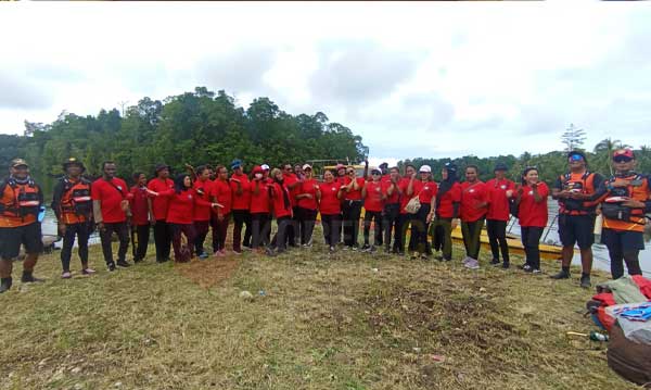 PKK Mimika Turun ke Potowaiburu: Perkuat Program Kampung-Lantik Pengurus Distrik 4 TP PKK Mimika kunker Distrik MTJ4