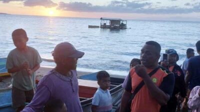 H+2 Operasi SAR Gabungan : Nelayan asal Kawa Berhasil Ditemukan Selamat 20 Tim SAR Gabungan Nelayan Asal Desa Kawa Ditemukan