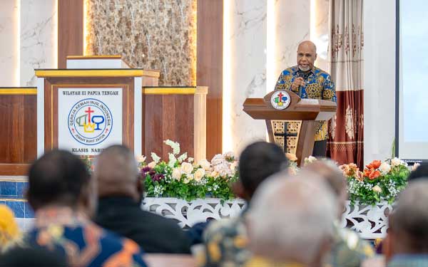 Wagub Deinas Geley Gereja Bukit Zaitun Kalisusu Nabire Resmi