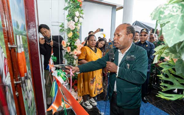 Gubernur Papua Tengah: Gereja Mitra Strategis Bangun Masyarakat Damai dan Sejahtera 2 Wagub Deinas Geley Gereja Bukit Zaitun Kalisusu Nabire Resmi2