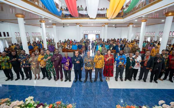 Gubernur Papua Tengah: Gereja Mitra Strategis Bangun Masyarakat Damai dan Sejahtera 3 Wagub Deinas Geley Gereja Bukit Zaitun Kalisusu Nabire Resmi3
