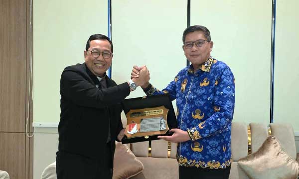 Wakil Uskup OCI Serukan Penguatan Moderasi Beragama-Kolaborasi Lintas Sektor di Ambon 1 Walkot BW Wakil Uskup OCI