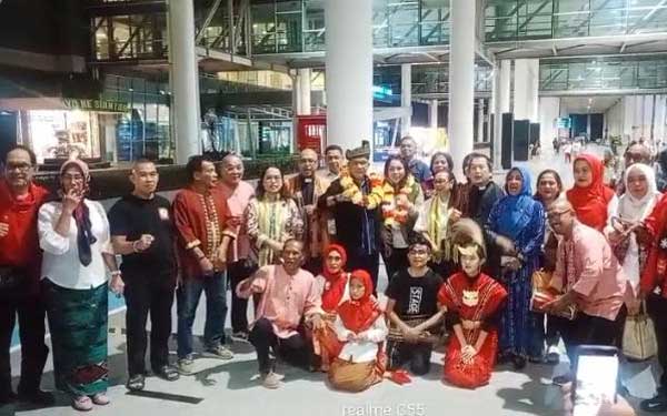 Hadiri APEKSI 2026 di Medan: Wali Kota dan Rombongan Disambut Lagu Khas Ambon 2 Walkot BW istri Hadiri APEKSI 2026 di Medan2