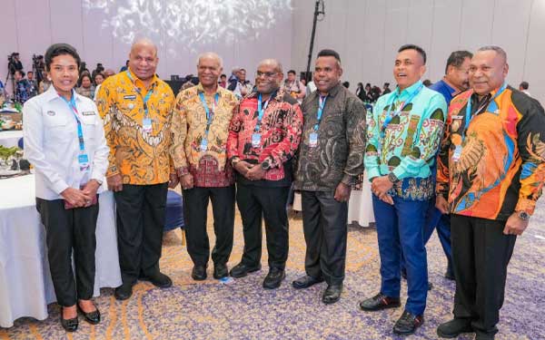 Apresiasi Pemda Berprestasi, Yanni Ingatkan : Ukuran Keberhasilan Ada pada Rakyat 1 Yanni Apresiasi Pemda di Papua Terima Penghargaab