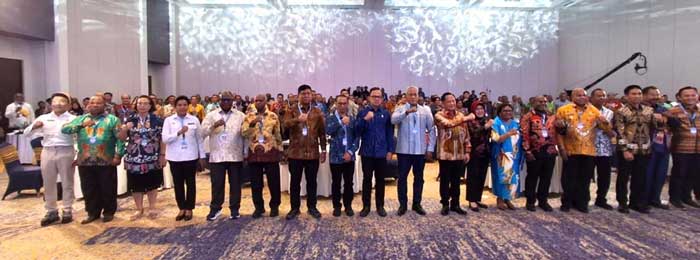 Apresiasi Pemda Berprestasi, Yanni Ingatkan : Ukuran Keberhasilan Ada pada Rakyat 2 Yanni Apresiasi Pemda di Papua Terima Penghargaan2