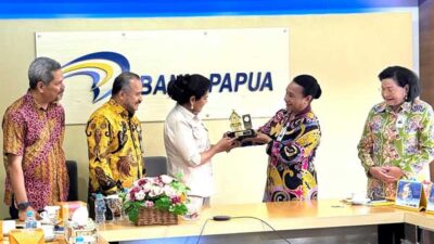 Yanni Dorong Bank Papua Jadi Motor Kemandirian Ekonomi OAP 14 Yanni Banka Papua Ekonomi OAP