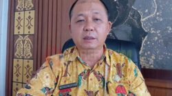 Disdik Mimika Bantah Informasi “Abunawas” di Balik Temuan BPK Dana BOS 2025 4 Alex Welerubun Kadis Dik Mimika2