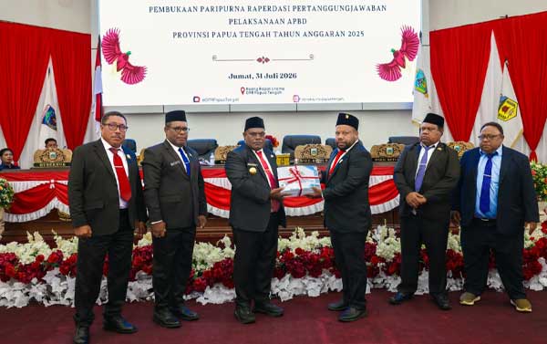 Pendapatan Lampaui Target, Papua Tengah Catat Surplus 345.19 M di APBD 2025 2 Gub PT Paripurna DPRP PT LKPD 2025 2