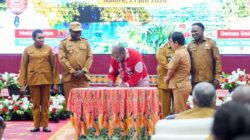 Program BANGKIT Papua Tengah Diluncurkan, Fokus Perkuat Generasi dan Keluarga 4 Gub PT Peluncuran Program BANGKIT PT