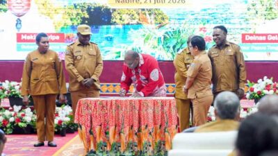 Program BANGKIT Papua Tengah Diluncurkan, Fokus Perkuat Generasi dan Keluarga 17 Gub PT Peluncuran Program BANGKIT PT