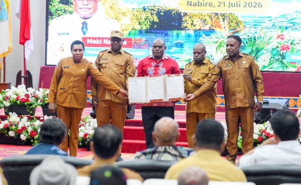 Program BANGKIT Papua Tengah Diluncurkan, Fokus Perkuat Generasi dan Keluarga 2 Gub PT Peluncuran Program BANGKIT PT3