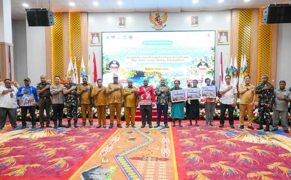 Program BANGKIT Papua Tengah Diluncurkan, Fokus Perkuat Generasi dan Keluarga 4 Gub PT Peluncuran Program BANGKIT PT4