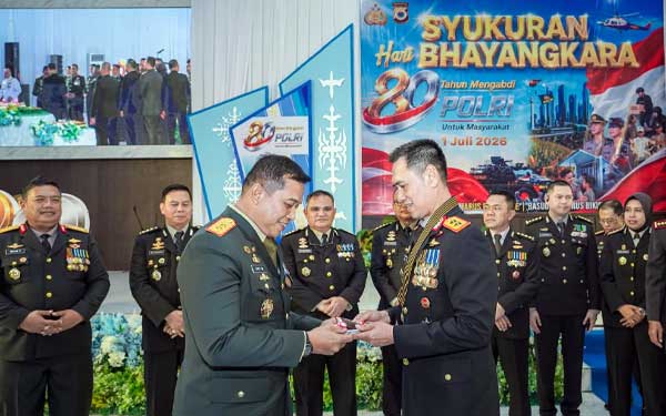 Pangdam Pattimura Komitmen Jaga Maluku di Garis Depan, Soliditas TNI-Polri Tak Bisa Ditawar 1 HUT Polri ke 80 Soliditas TNI Polri Harga Mati