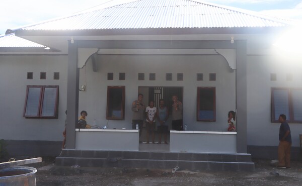 Polres Nabire Bedah Rumah, Ubah Gubuk Reyot Jadi Hunian Impian 3 IMG 20260630 WA00682