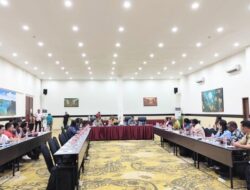 Demo 3 Hari di Kantor Gubernur, Pemprov PBD-Pemkot Sorong Sinkronkan Data Bantuan