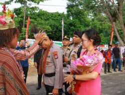 Tiba di Mapolda PBD, Kapolda Brigjen Pol Audie Latuheru disambut Tradisi Suku Moi