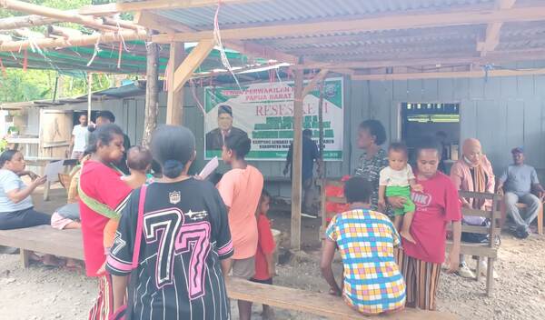 Reses II 2026, Legislator PB Frengki Mandacan Belanja Aspirasi di Distrik Oransbari 2 IMG 20260708 WA00472