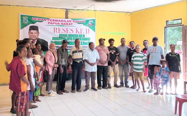 Reses II 2026, Legislator PB Frengki Mandacan Belanja Aspirasi di Distrik Oransbari 3 IMG 20260708 WA00482