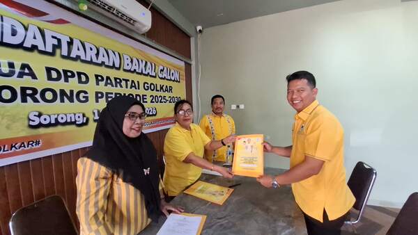Dua Anggota DPRK Ambil Formulir Balon Ketua DPD II Golkar Kota Sorong 2 IMG 20260714 WA0007