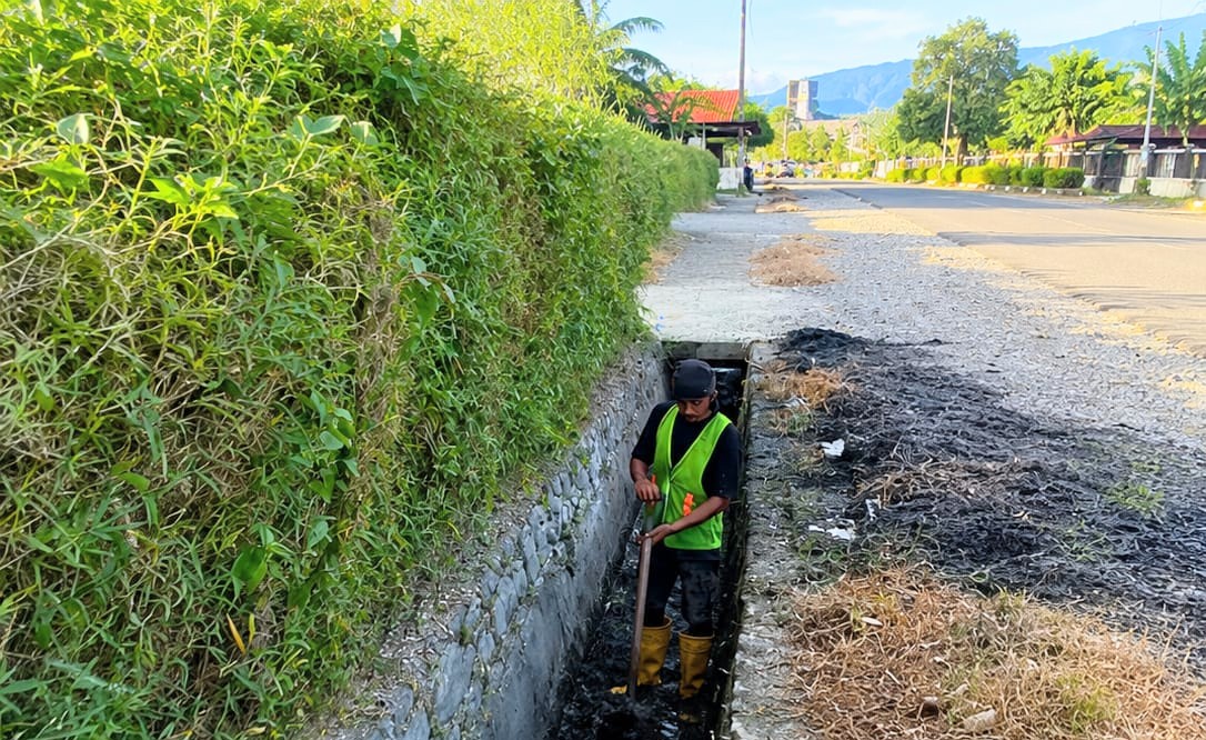 BPJN Malut Bersihkan Drainase Ruas Subaim-Buli, Fokus 2 Hal Ini 1 IMG 20260716 WA00992