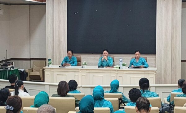 Lisa Wattimena: Dampak Lomba 10 Program Pokok PKK Harus Nyata Sejahterakan Masyarakat 1 IMG 20260717 WA00642