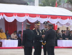 HUT Bhayangkara ke-80, Polda PBD Beri Penghargaan Dua Personel Polres Tambrauw